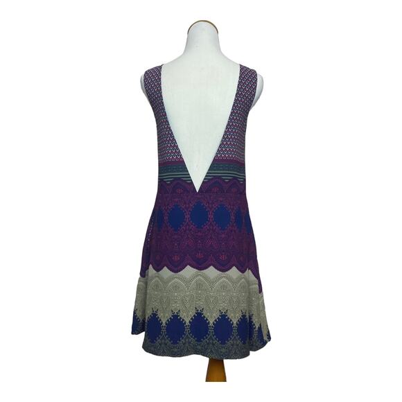 Olivaceous Navy Blue Floral Deep Back V Sleeveless Shift Dress Sz Small - Picture 2 of 7